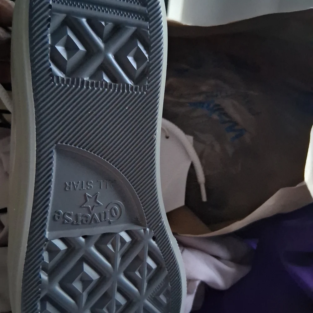 Converse Men's Red And White Sneaker - Picture 6 of 9